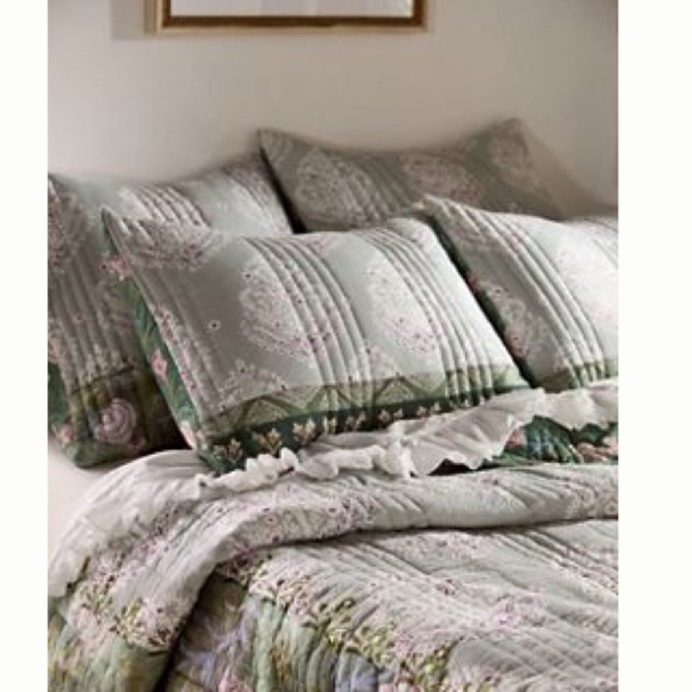 Elegant Floral Bedding Set